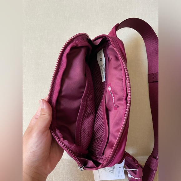 Lululemon Everywhere Belt Bag Large 2L - Deep Luxe - Picture 13 of 14